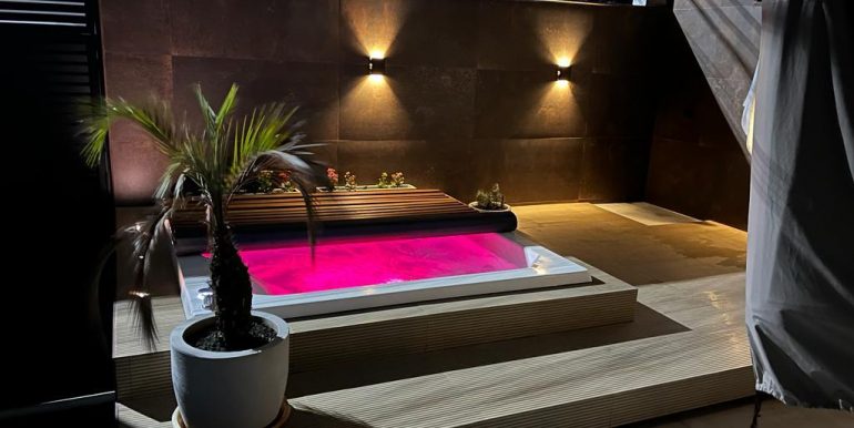 da97aaf2-bf53-4799-8996-d8ecc86948da