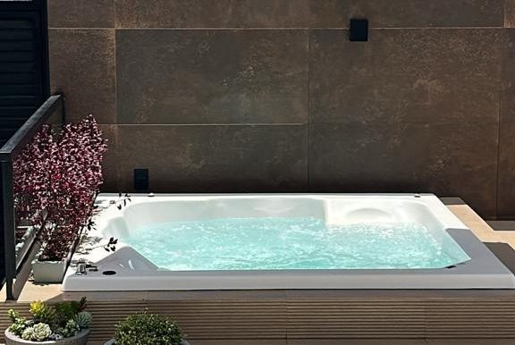 f56b9166-65d3-4a0f-ada1-f1e4d40444df