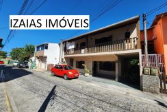 COD 477: DUAS CASAS NO CENTRO DE SAQUAREMA PRÓXIMA A LAGOA ÓTIMA PARA FINS COMERCIAIS E RESIDENCIAL – SAQUAREMA.